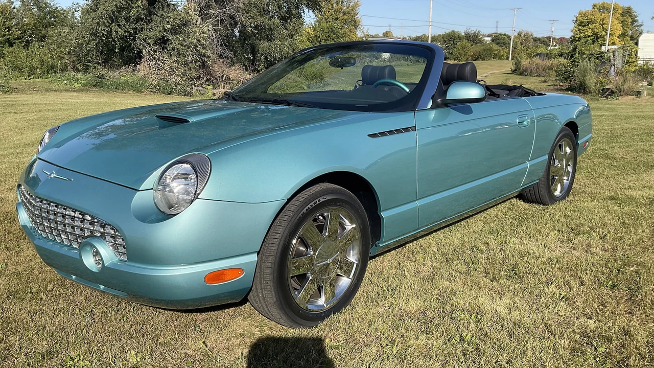 2002 Ford Thunderbird 11th Gen - Image 18 of 20