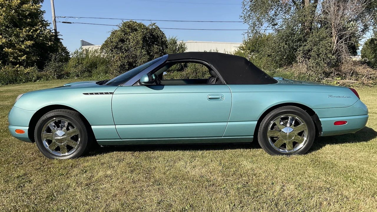2002 Ford Thunderbird 11th Gen - Image 19 of 20