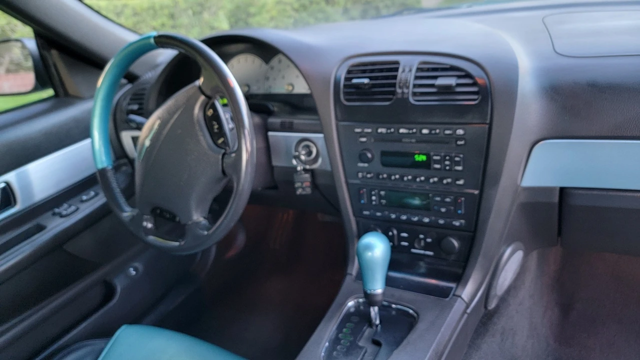 2002 Ford Thunderbird 11th Gen - Image 18 of 21