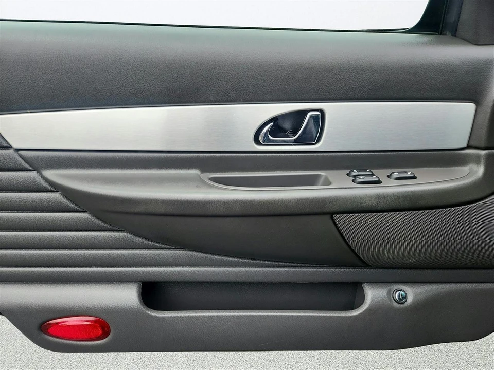2002 Ford Thunderbird 11th Gen - Image 16 of 30