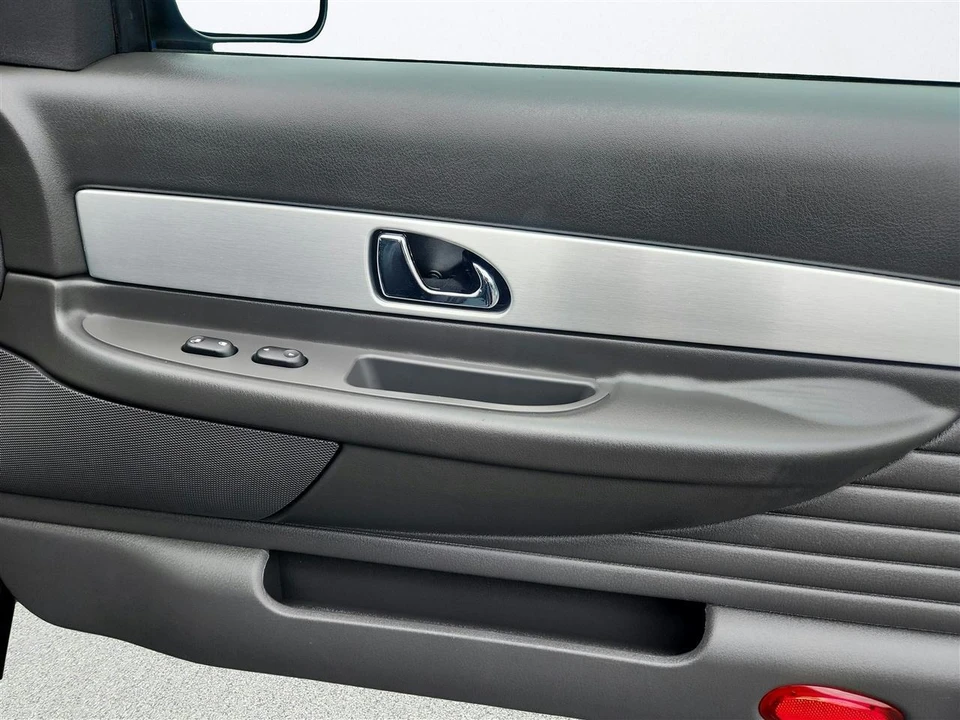 2002 Ford Thunderbird 11th Gen - Image 19 of 30