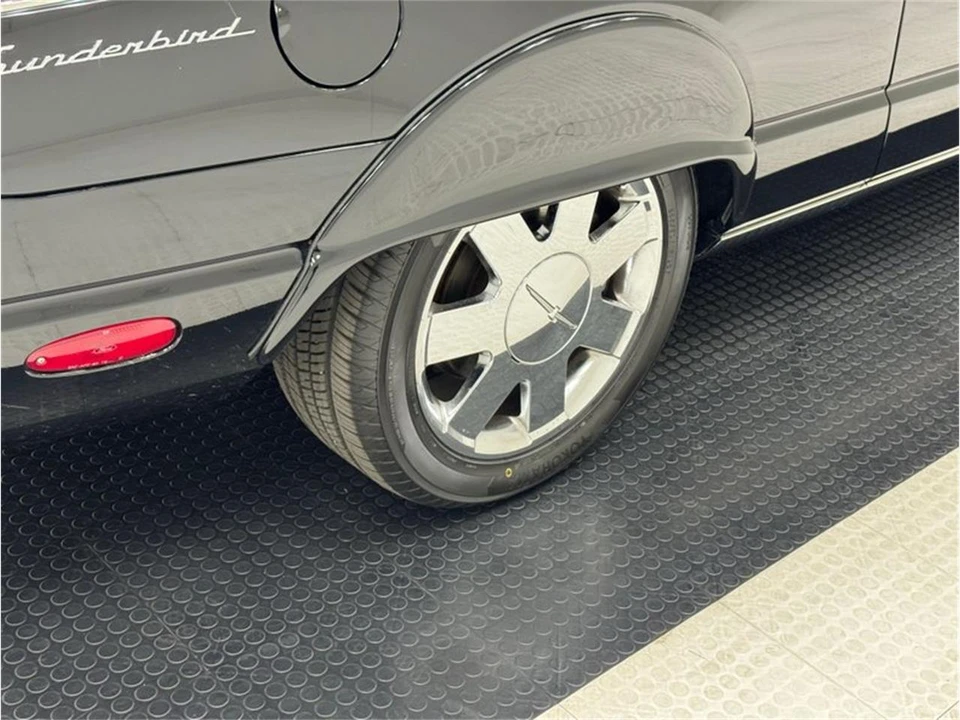 2002 Ford Thunderbird 11th Gen - Image 28 of 31