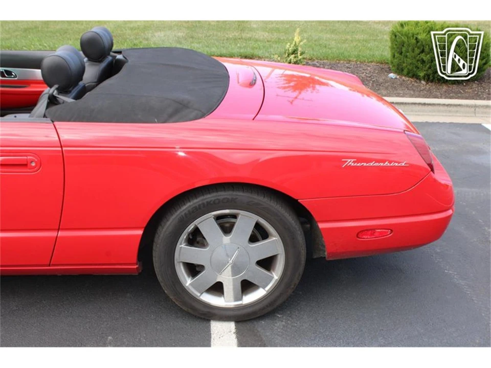 2002 Ford Thunderbird 11th Gen - Image 28 of 31