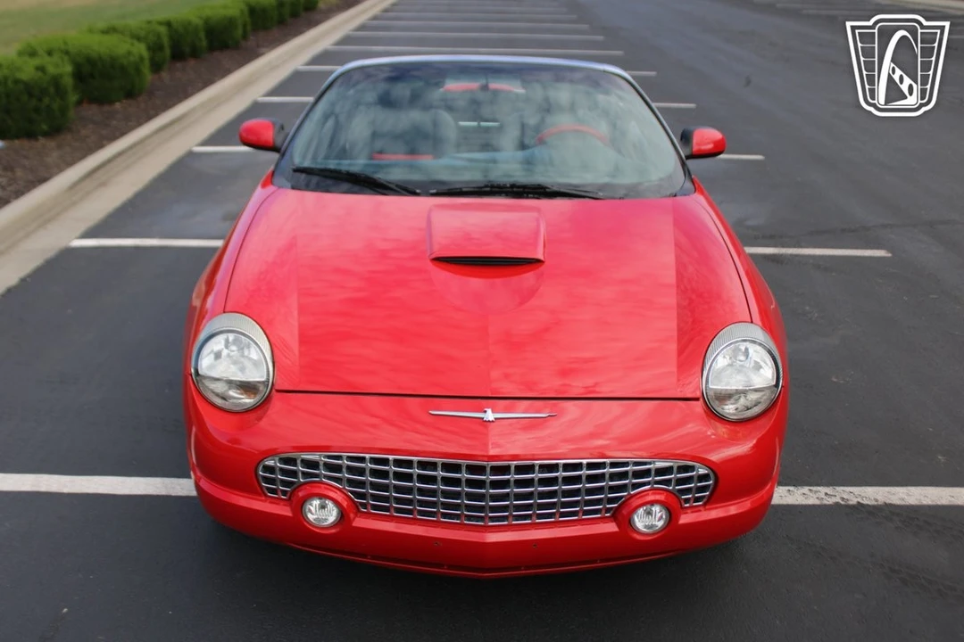 2002 Ford Thunderbird 10th Gen - Image 10 of 12