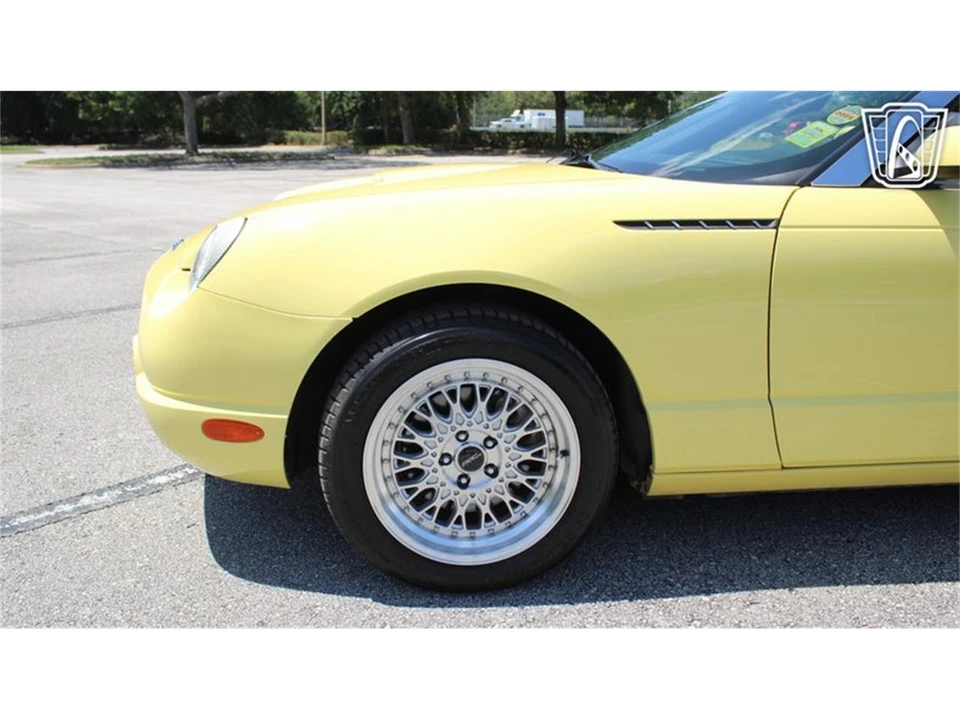 2002 Ford Thunderbird 11th Gen - Image 28 of 31