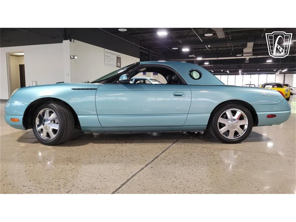 2002 Ford Thunderbird 11th Gen - Image 23 of 31