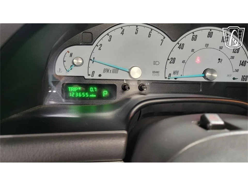2002 Ford Thunderbird 11th Gen - Image 18 of 31