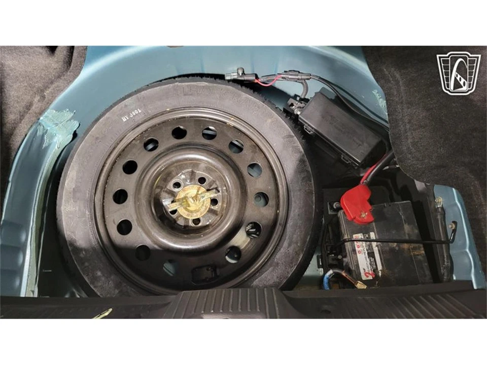 2002 Ford Thunderbird 11th Gen - Image 19 of 31
