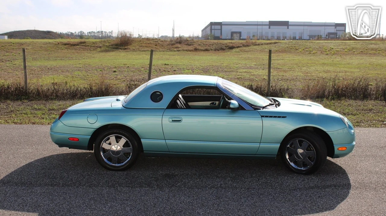 2002 Ford Thunderbird 11th Gen - Image 10 of 12