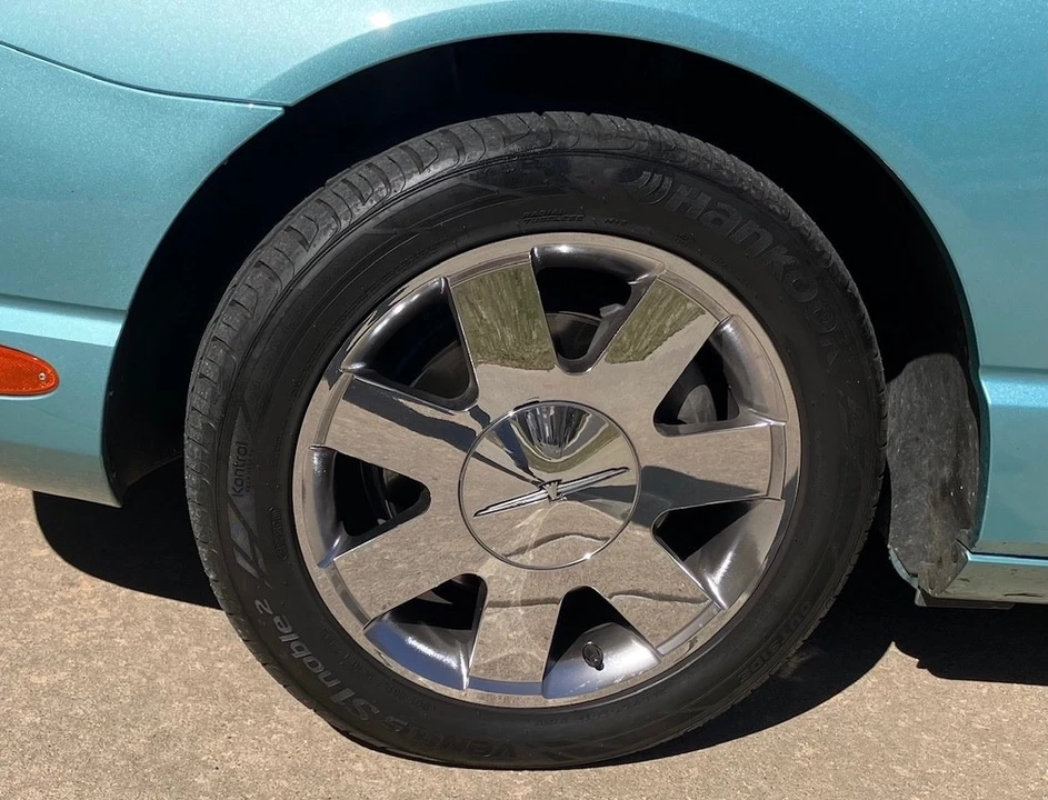2002 Ford Thunderbird 11th Gen - Image 12 of 28