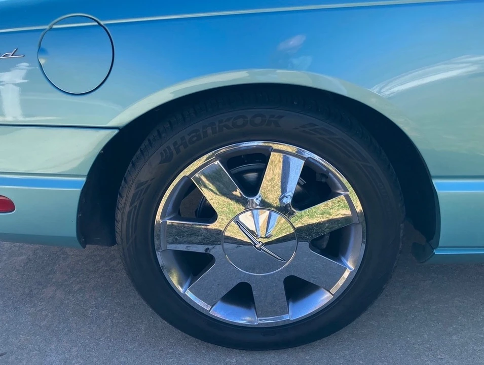 2002 Ford Thunderbird 11th Gen - Image 16 of 28