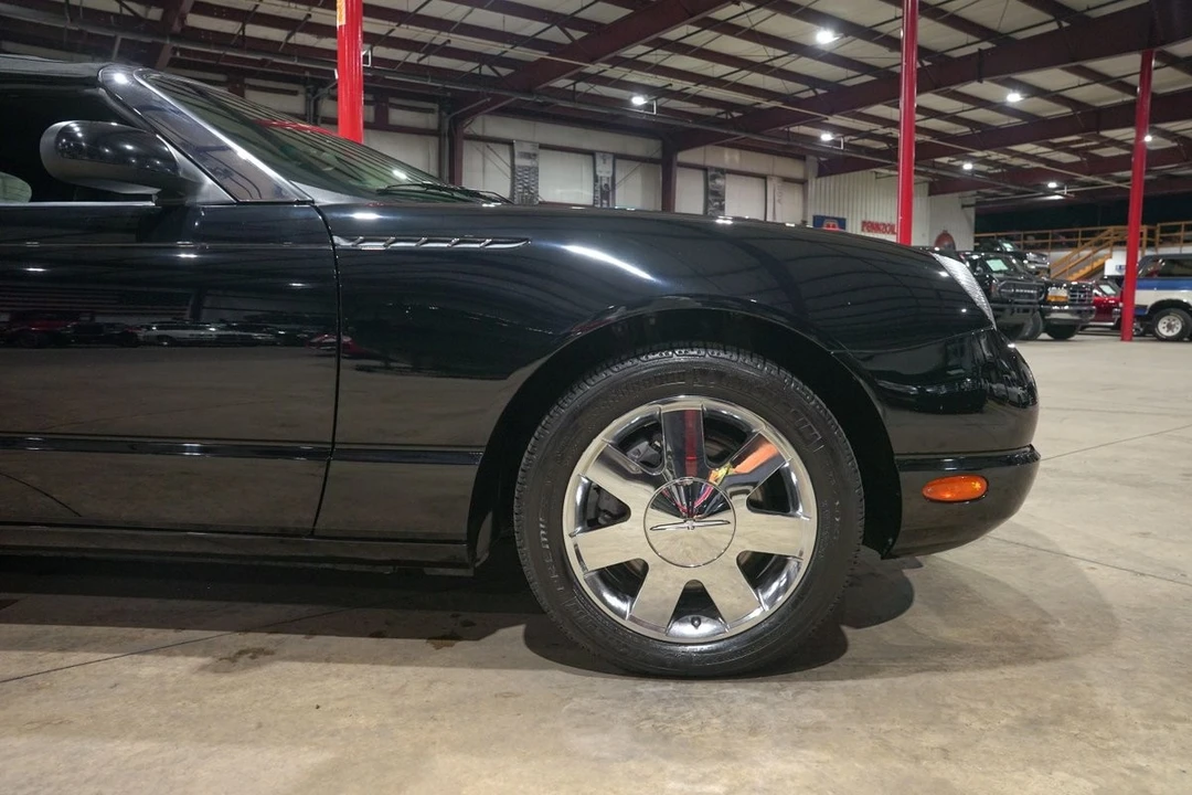 2002 Ford Thunderbird 11th Gen - Image 26 of 31