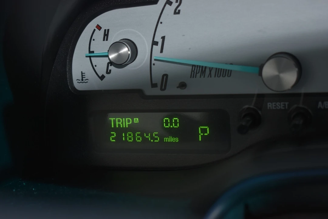 2002 Ford Thunderbird 10th Gen - Image 7 of 21