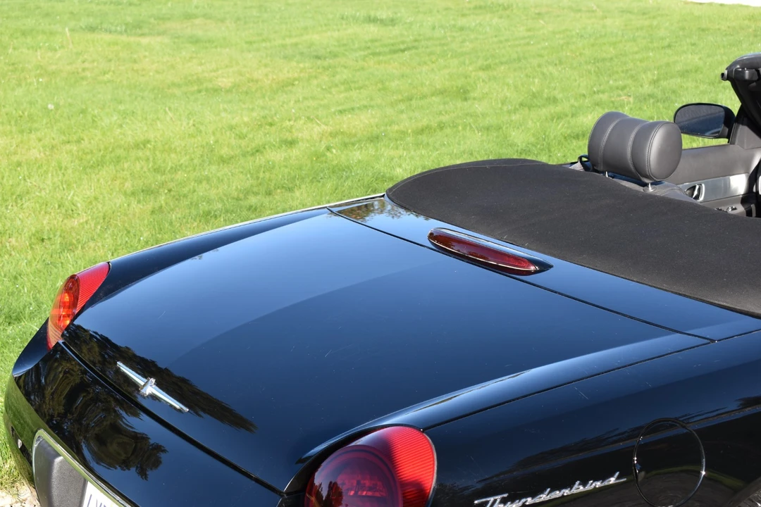 2002 Ford Thunderbird 10th Gen - Image 18 of 21