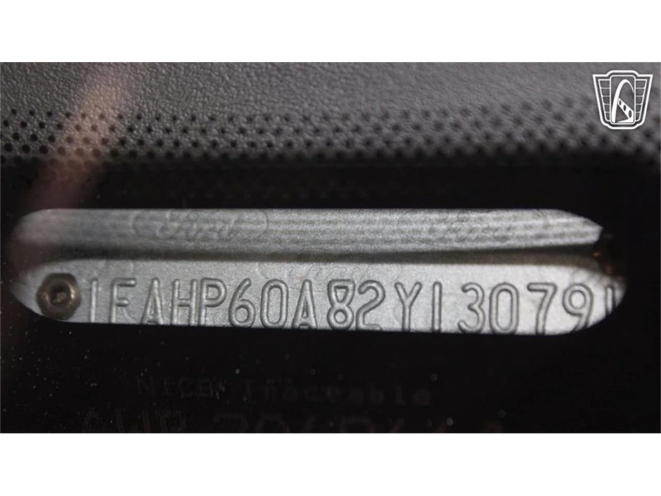 2002 Ford Thunderbird 11th Gen - Image 19 of 31