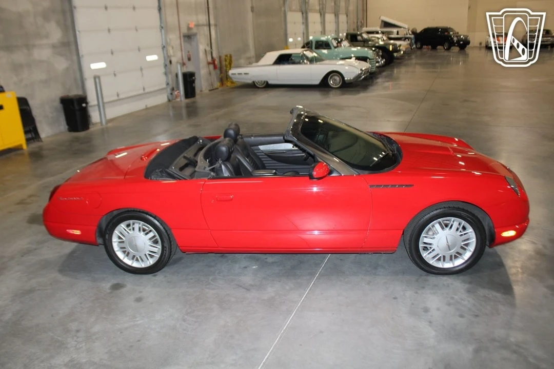 2002 Ford Thunderbird 10th Gen - Image 16 of 21