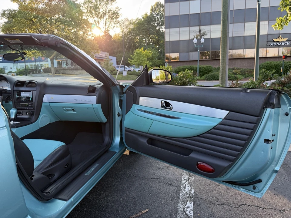 2002 Ford Thunderbird 11th Gen - Image 18 of 22