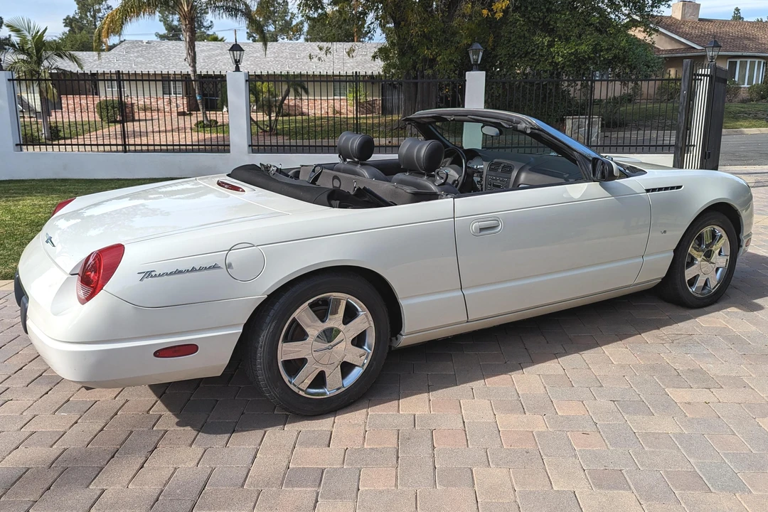 2002 Ford Thunderbird 10th Gen - Image 3 of 31