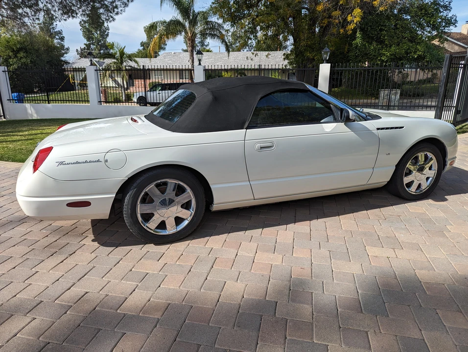 2002 Ford Thunderbird 10th Gen - Image 29 of 31