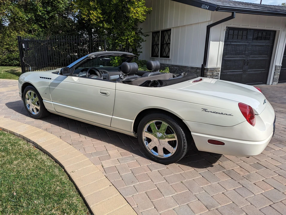 2002 Ford Thunderbird 10th Gen - Image 9 of 31