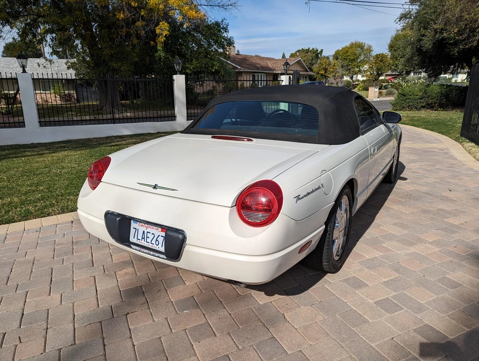 2002 Ford Thunderbird 10th Gen - Image 27 of 31