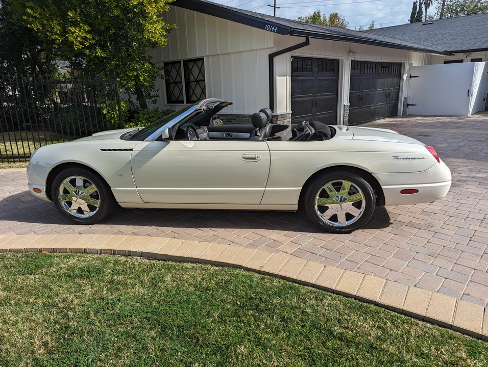 2002 Ford Thunderbird 10th Gen - Image 8 of 31