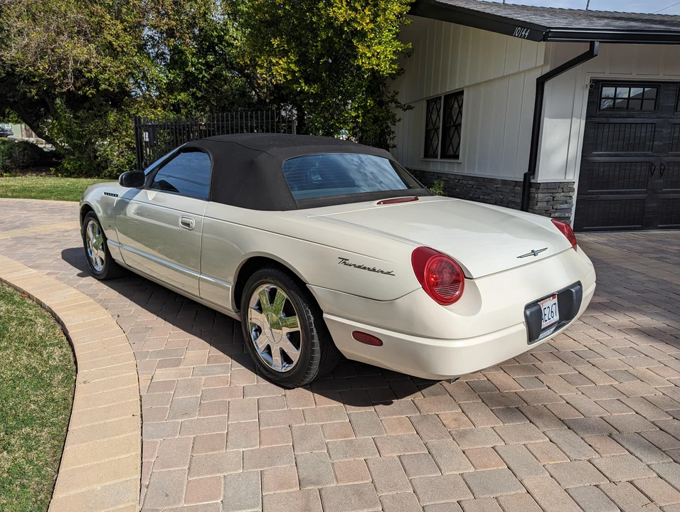 2002 Ford Thunderbird 10th Gen - Image 22 of 31