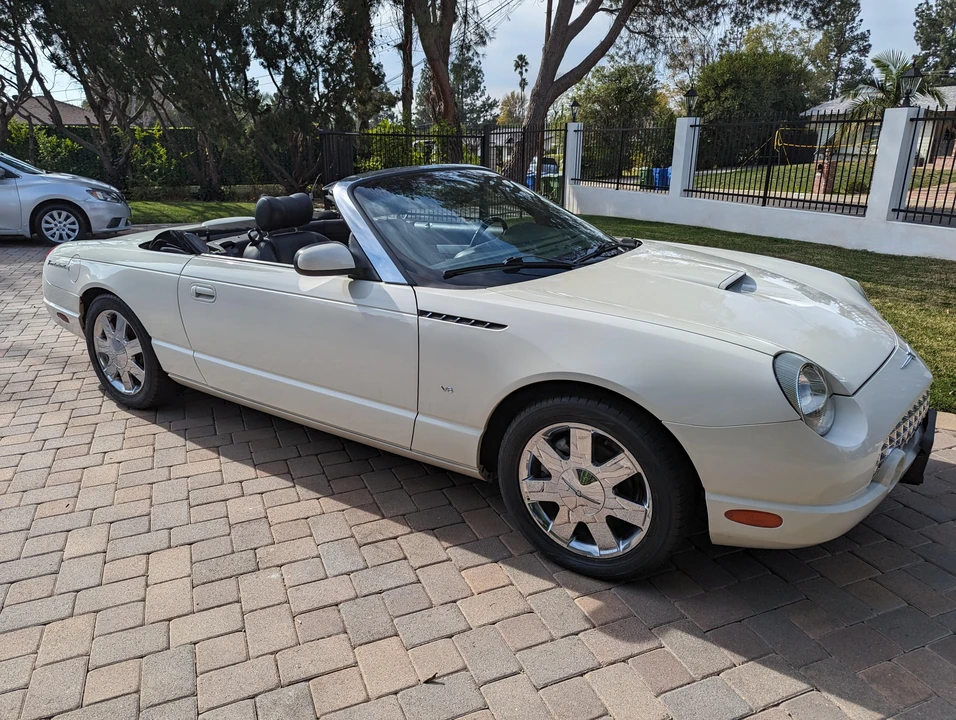 2002 Ford Thunderbird 10th Gen - Image 13 of 31