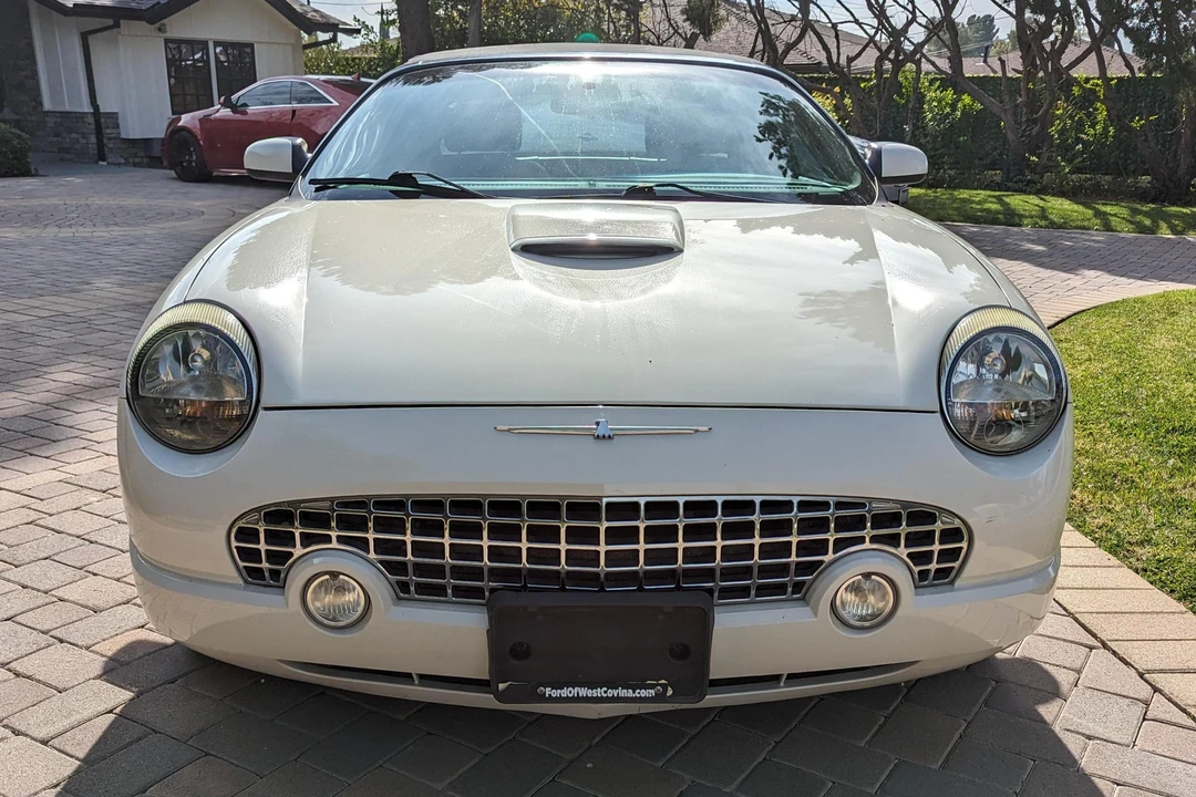 2002 Ford Thunderbird 10th Gen - Image 2 of 31