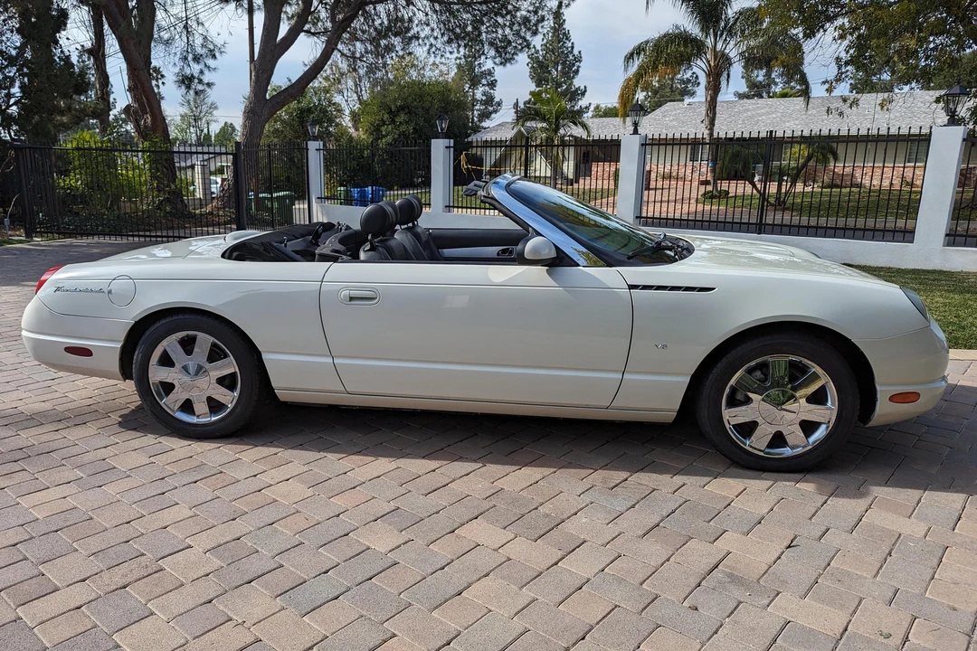2002 Ford Thunderbird 10th Gen - Image 12 of 31