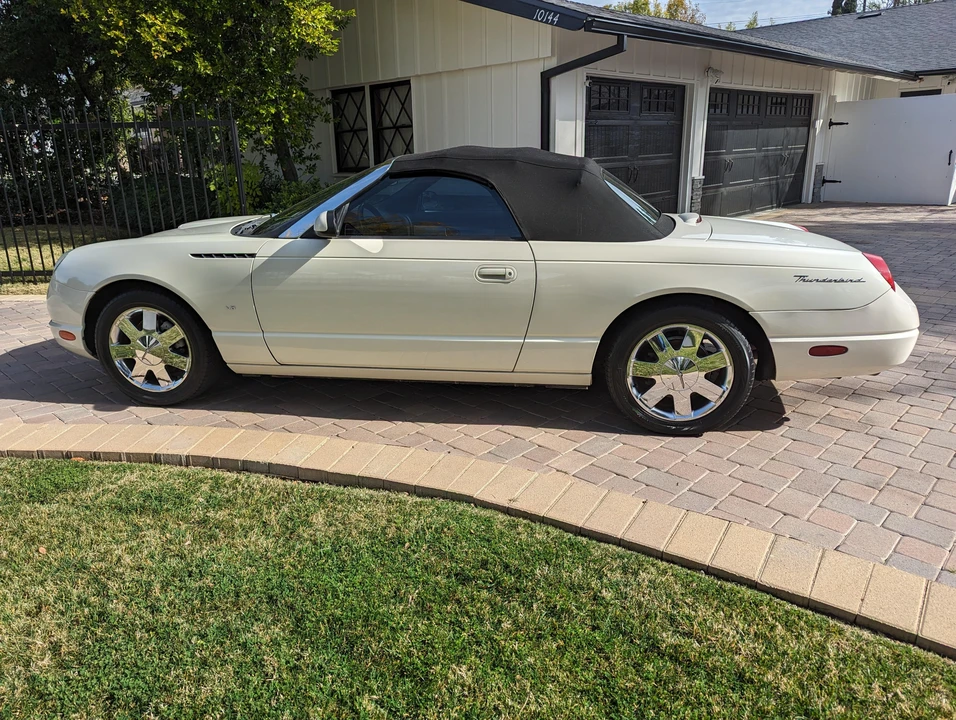 2002 Ford Thunderbird 10th Gen - Image 20 of 31