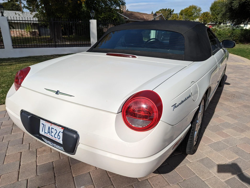 2002 Ford Thunderbird 10th Gen - Image 26 of 31