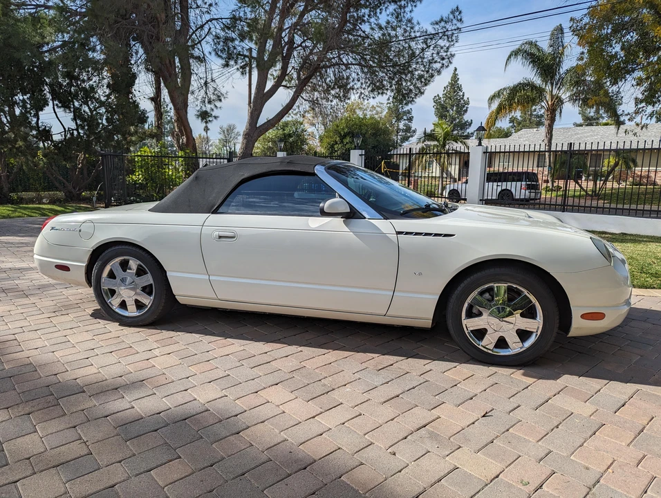 2002 Ford Thunderbird 10th Gen - Image 30 of 31