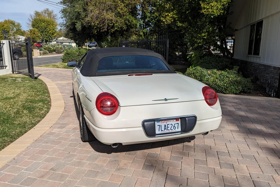 2002 Ford Thunderbird 10th Gen - Image 23 of 31