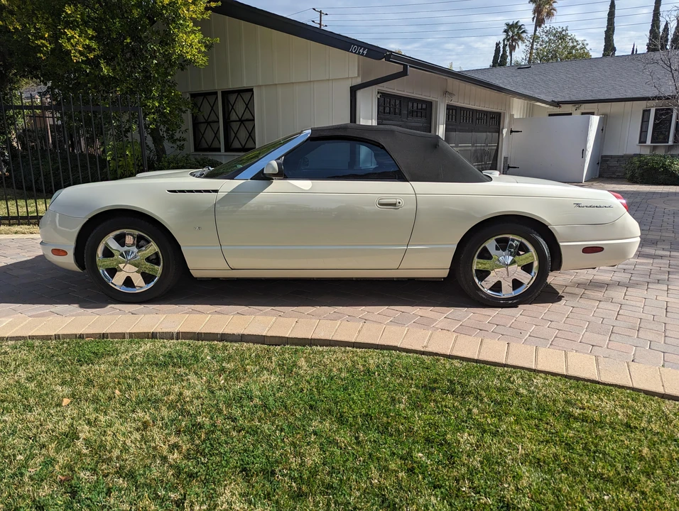 2002 Ford Thunderbird 10th Gen - Image 19 of 31