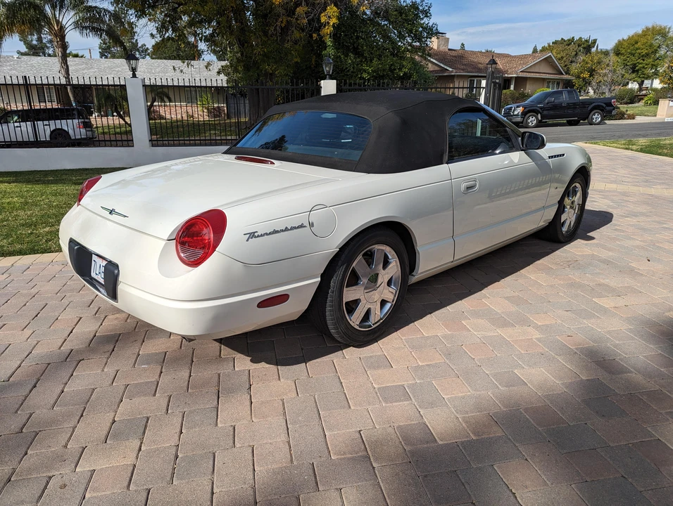 2002 Ford Thunderbird 10th Gen - Image 28 of 31