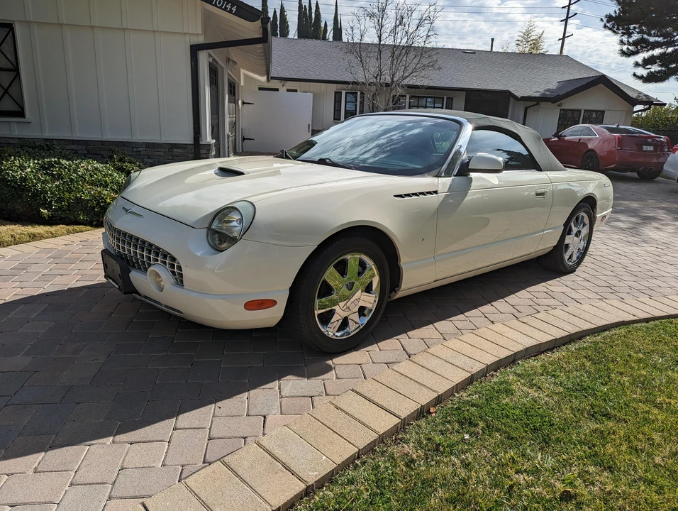 2002 Ford Thunderbird 10th Gen - Image 17 of 31