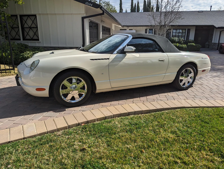 2002 Ford Thunderbird 10th Gen - Image 18 of 31