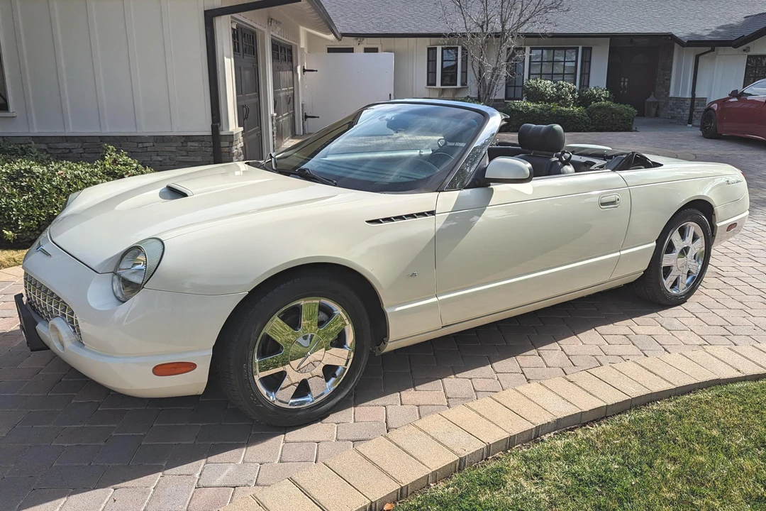 2002 Ford Thunderbird 10th Gen - Image 7 of 31