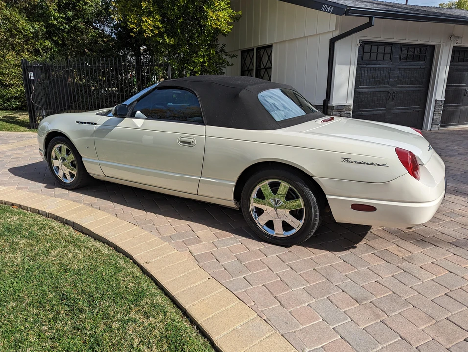 2002 Ford Thunderbird 10th Gen - Image 21 of 31