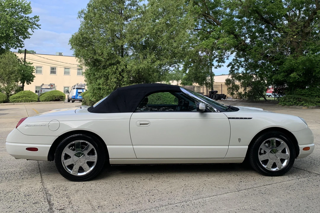 2002 Ford Thunderbird 11th Gen - Image 3 of 31