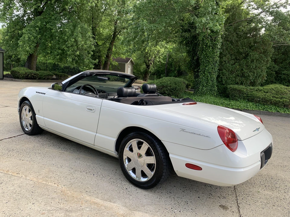 2002 Ford Thunderbird 11th Gen - Image 12 of 31