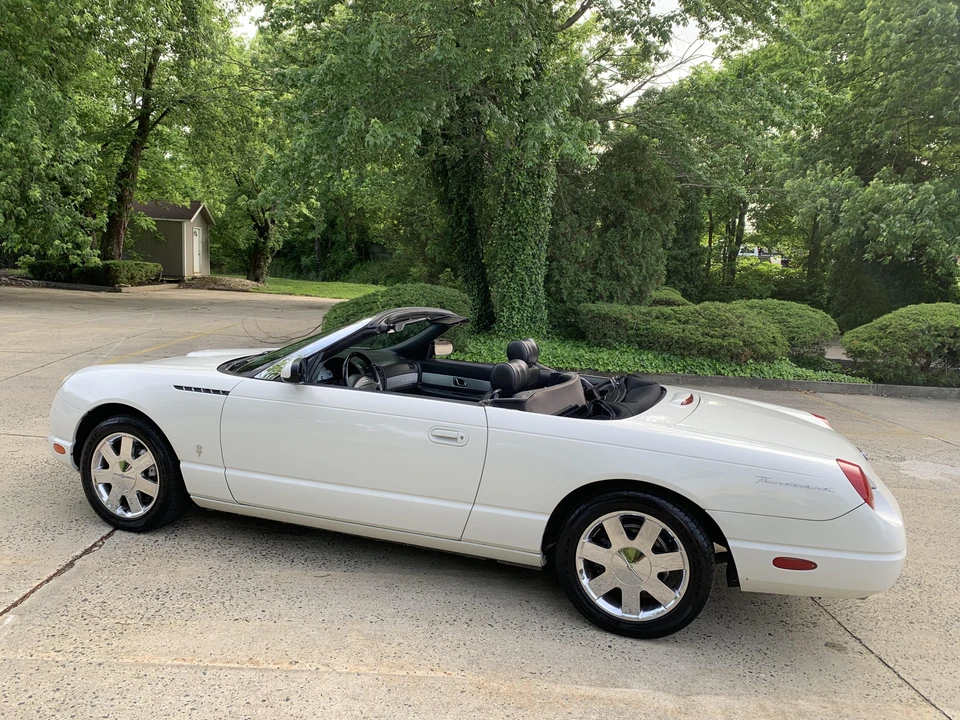 2002 Ford Thunderbird 11th Gen - Image 11 of 31