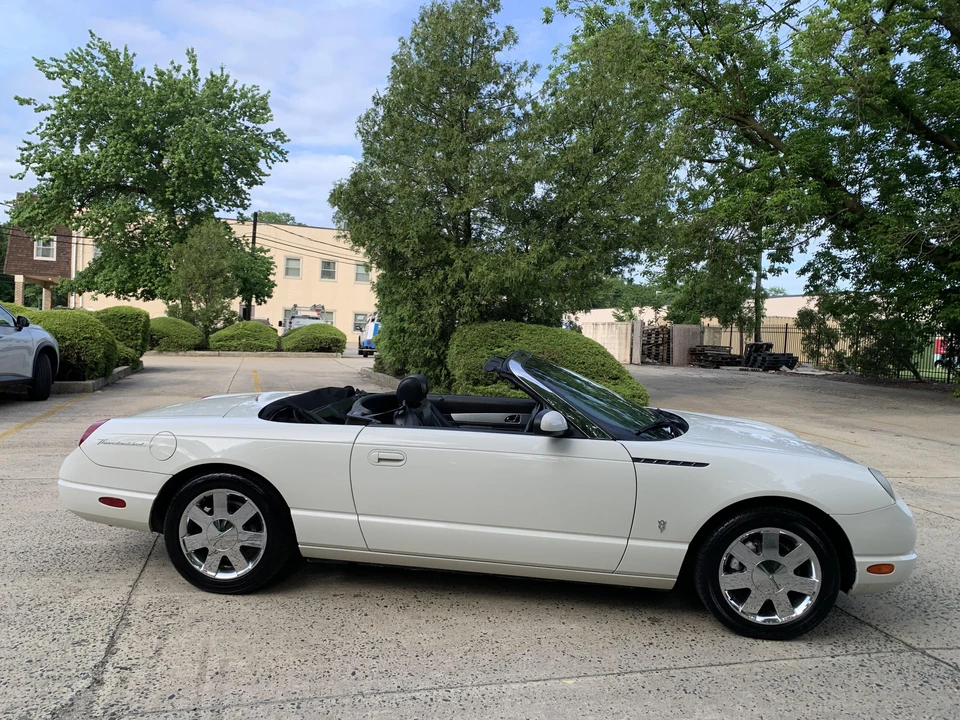 2002 Ford Thunderbird 11th Gen - Image 17 of 31