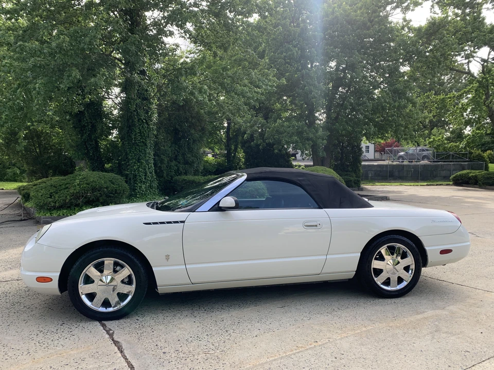 2002 Ford Thunderbird 11th Gen - Image 24 of 31