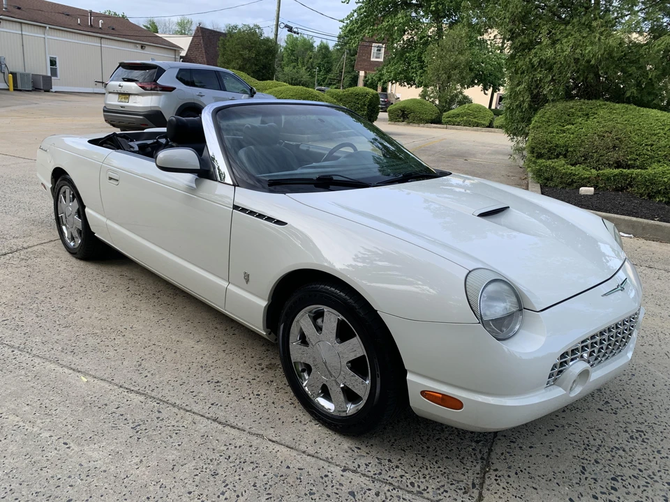2002 Ford Thunderbird 11th Gen - Image 19 of 31