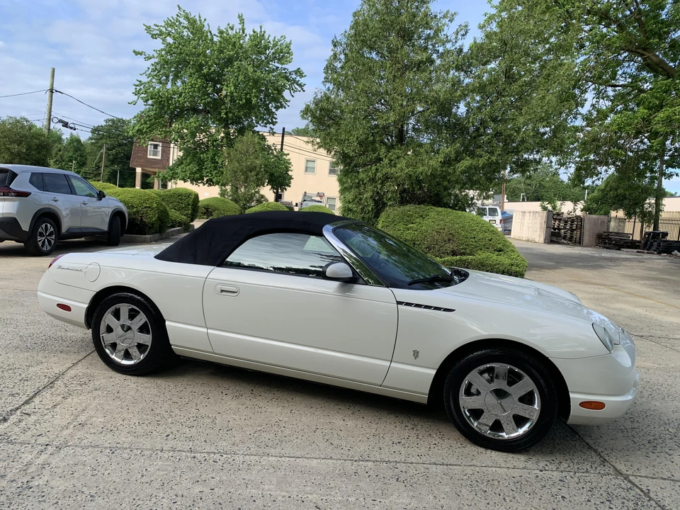 2002 Ford Thunderbird 11th Gen - Image 18 of 31