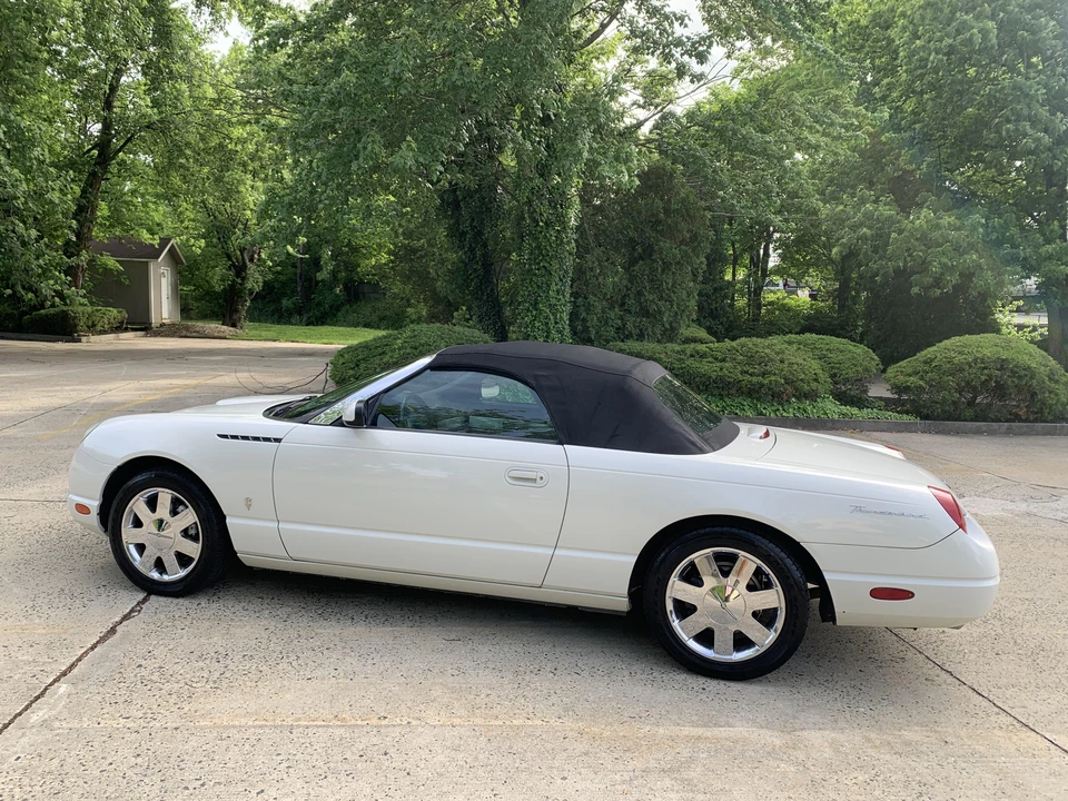 2002 Ford Thunderbird 11th Gen - Image 25 of 31