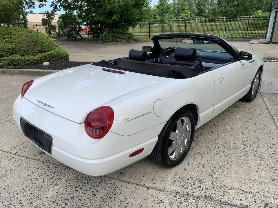 2002 Ford Thunderbird 11th Gen - Image 15 of 31