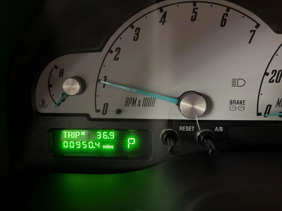 2002 Ford Thunderbird - Image 20 of 27